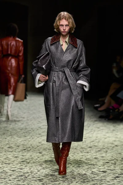 Look 14